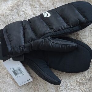 NWT Nike Mittens